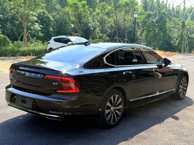 Volvo Volvo S90 2022 B5 Momentum Luxury Edition — Фото автомобиля 9