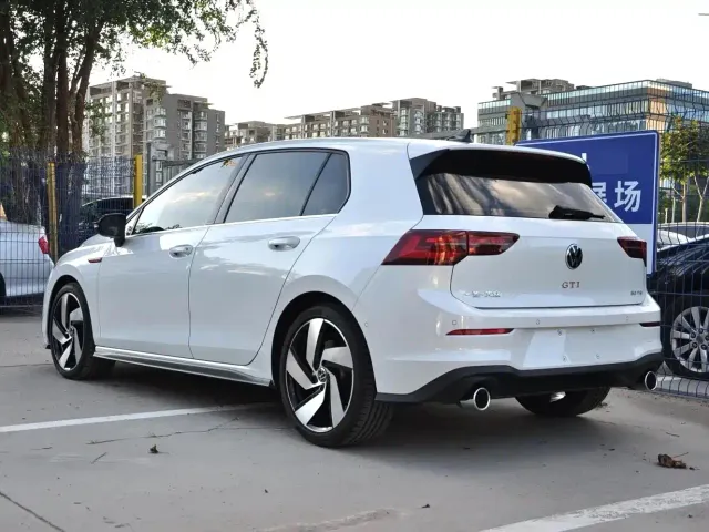 Volkswagen Golf GTI — Фото автомобиля 3