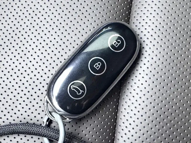 Li Auto L8 — Фото автомобиля 15