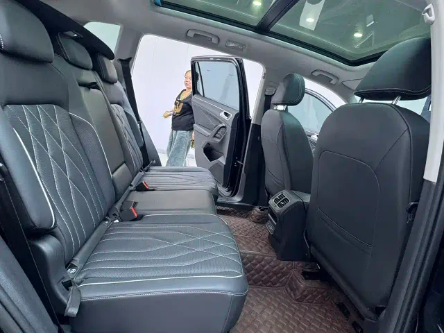 Volkswagen Tiguan L — Фото автомобиля 10
