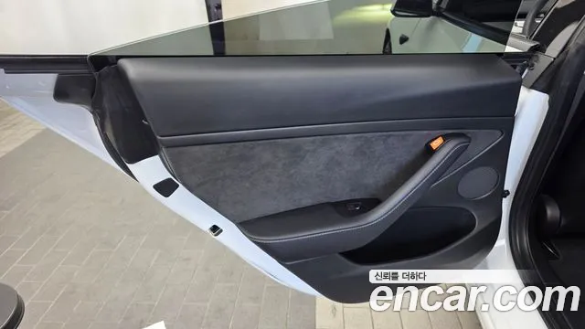 Tesla Model 3 — Фото автомобиля 14