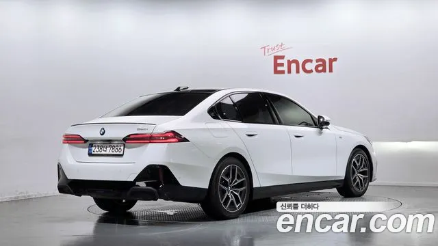 BMW 5-Series — Фото автомобиля 2