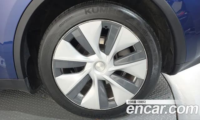Tesla Model Y — Фото автомобиля 6