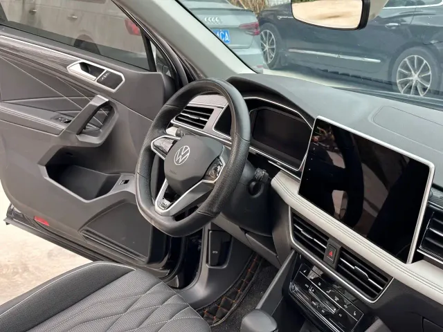 Volkswagen Tiguan L — Фото автомобиля 14
