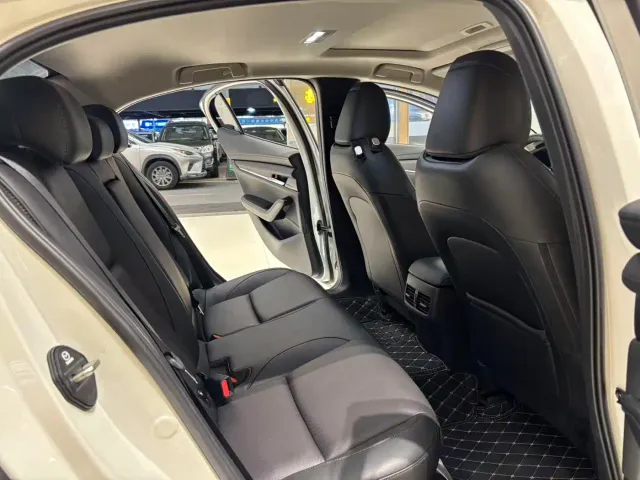 Mazda Axela — Фото автомобиля 11