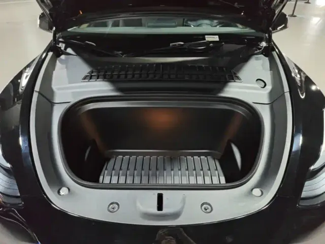 Tesla Model Y — Фото автомобиля 19