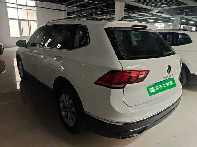 Volkswagen Tiguan L — Фото автомобиля 4