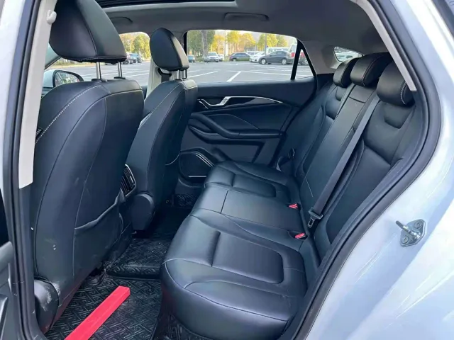 Besturn Besturn B70 2023 Model 3rd Gen 1.5T Automatic Joy 70th Anniversary Edition — Фото автомобиля 7