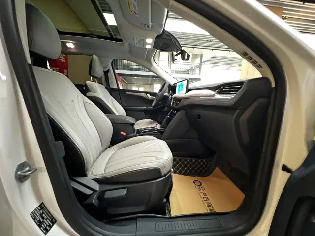 Ford Escape — Фото автомобиля 8