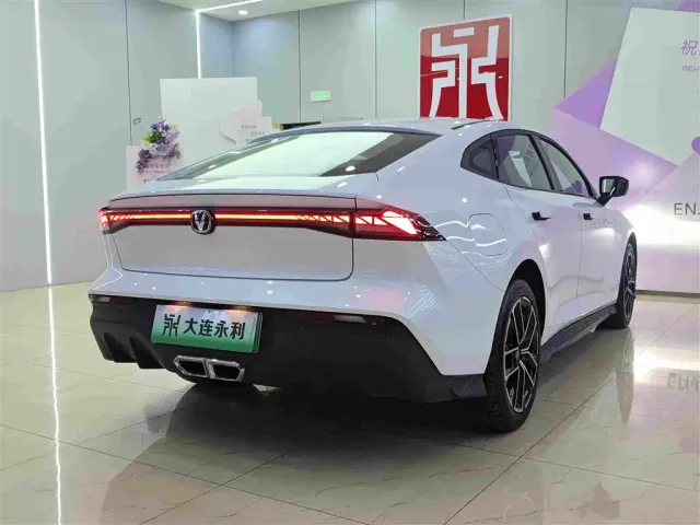 Changan UNI-V — Фото автомобиля 5