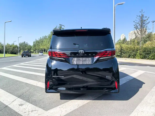Toyota Alphard — Фото автомобиля 5