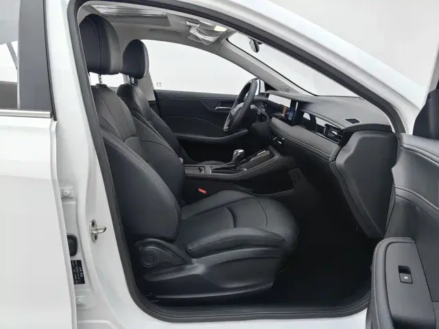 Roewe i5 — Фото автомобиля 23