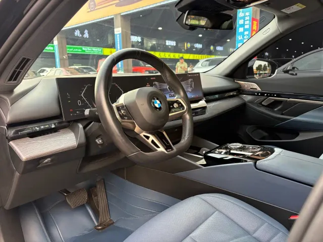 BMW 5 Series — Фото автомобиля 4