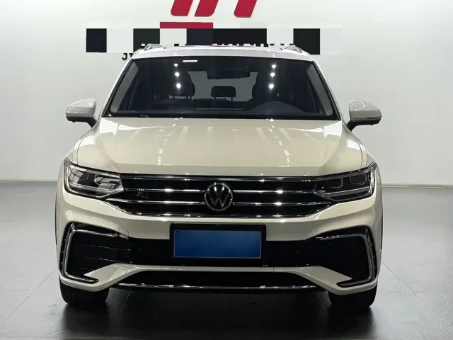 Volkswagen Tiguan L — Фото автомобиля 2