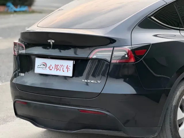 Tesla Model Y 2022 Facelift Rear-Wheel Drive Version — Фото автомобиля 14