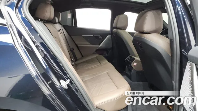 BMW 5-Series — Фото автомобиля 11