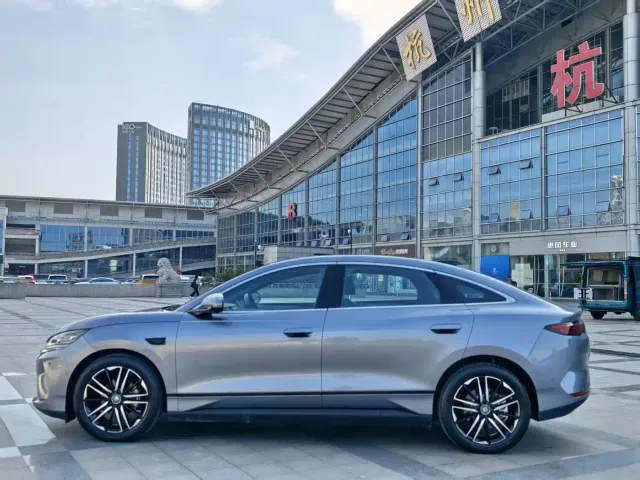 BYD Qin L — Фото автомобиля 19