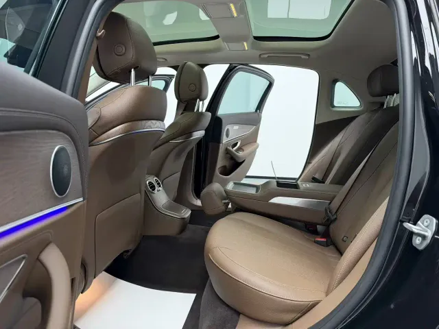 Mercedes-Benz E-Class — Фото автомобиля 7