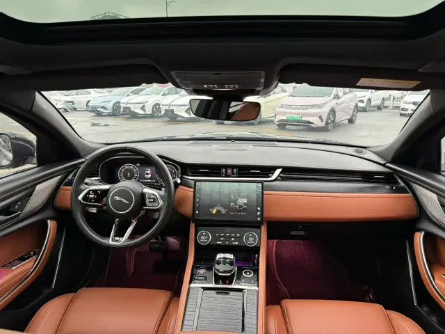 Jaguar XFL — Фото автомобиля 5