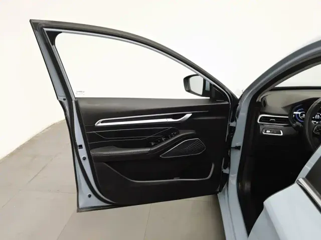 Geely Emgrand — Фото автомобиля 8