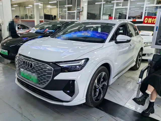 Фотография автомобиля — Audi Q4 e-tron