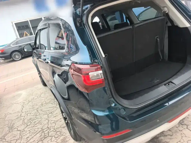 Forthing T5 — Фото автомобиля 4