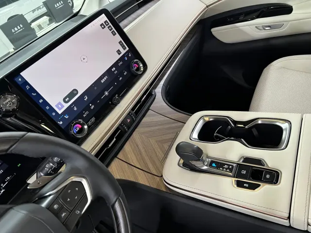 Lexus LM — Фото автомобиля 27