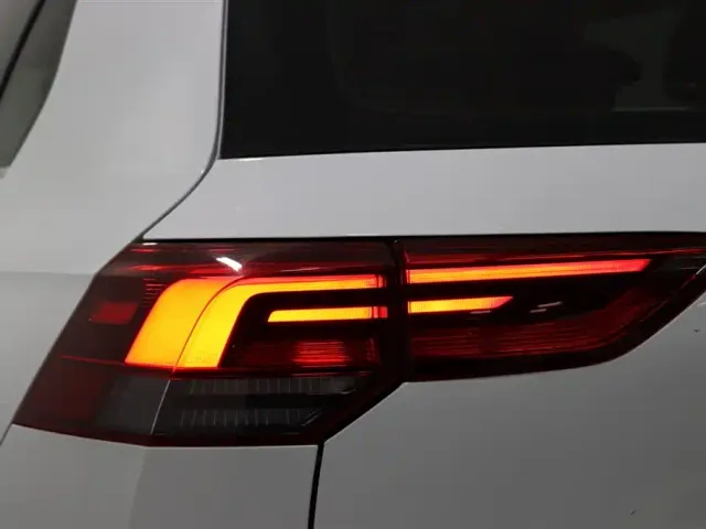 Volkswagen Golf — Фото автомобиля 17