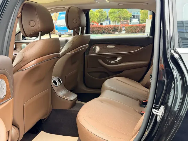 Mercedes-Benz E-Class — Фото автомобиля 11