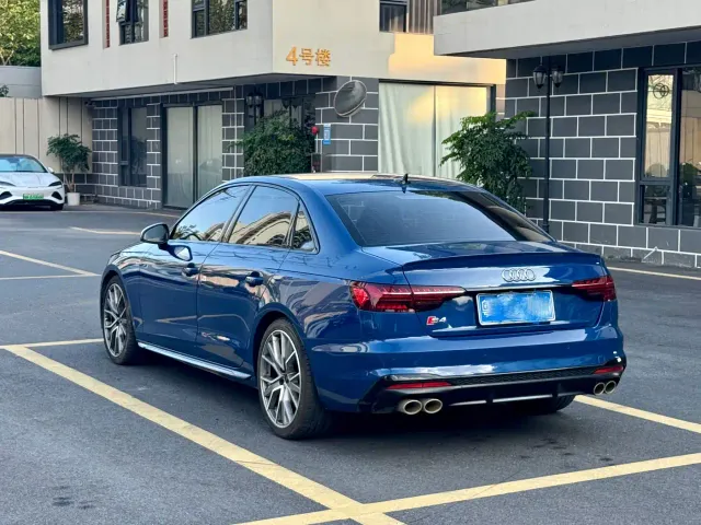 Audi S4 — Фото автомобиля 7