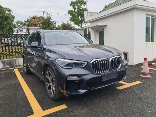 BMW BMW X5 (Import) 2021 xDrive40i Exclusive M Sport Package — Фото автомобиля 2