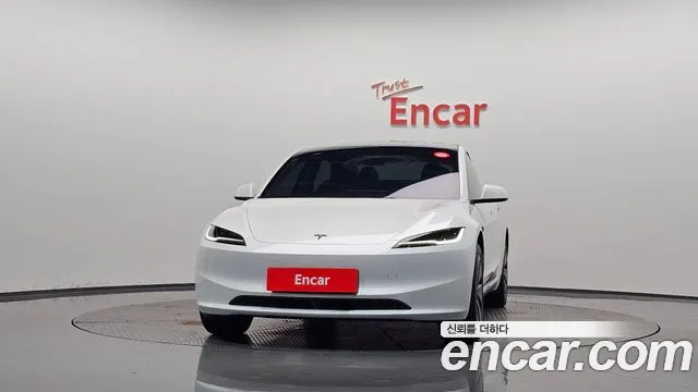 Tesla Model 3 — Фото автомобиля 3