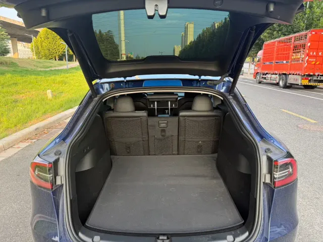 Tesla Model Y — Фото автомобиля 11