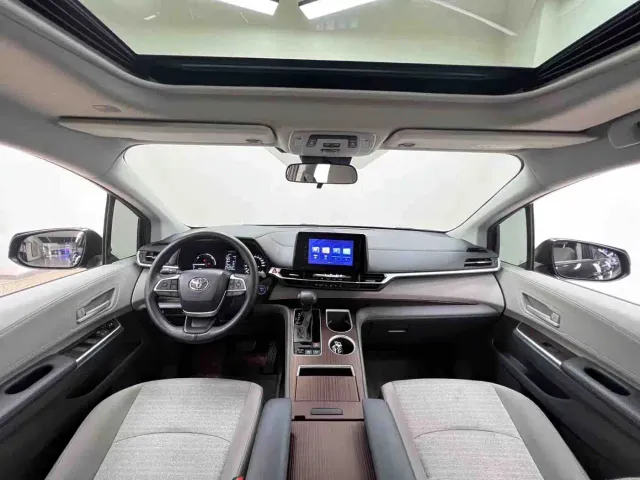 Toyota Sienna — Фото автомобиля 15