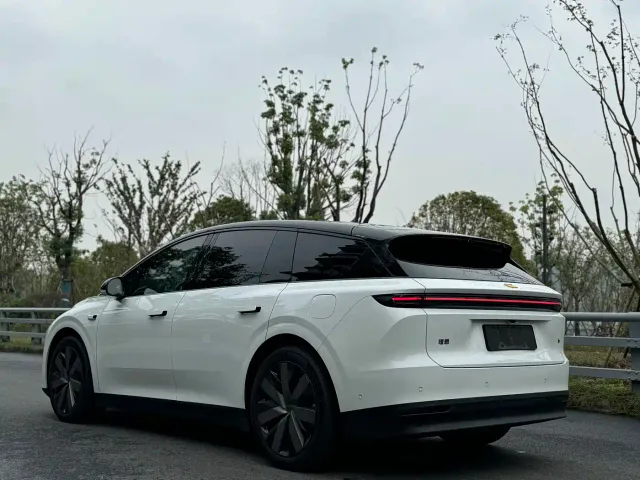 Li Auto i6 — Фото автомобиля 8