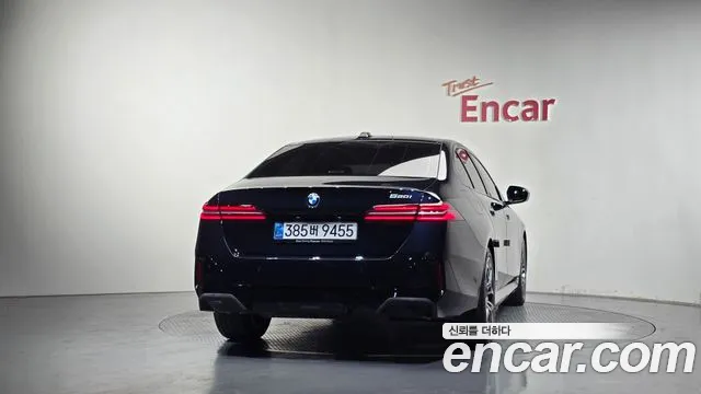 BMW 5-Series — Фото автомобиля 4