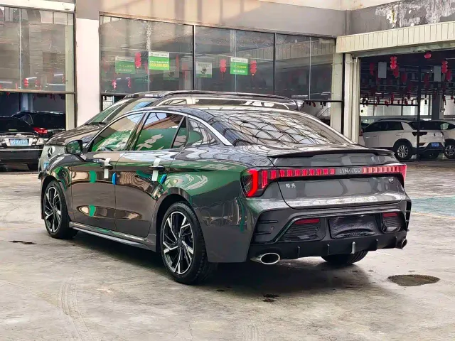 Lynk & Co 03 — Фото автомобиля 13