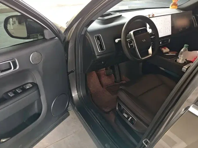 Li Auto L9 — Фото автомобиля 15