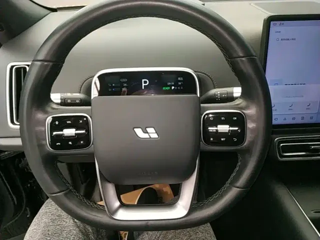 Li Auto L7 — Фото автомобиля 10