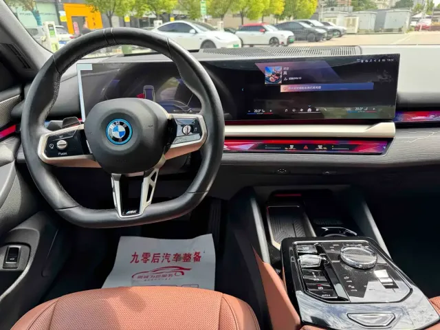 BMW i5 — Фото автомобиля 6