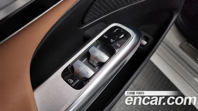 Mercedes-Benz E-Class — Фото автомобиля 23