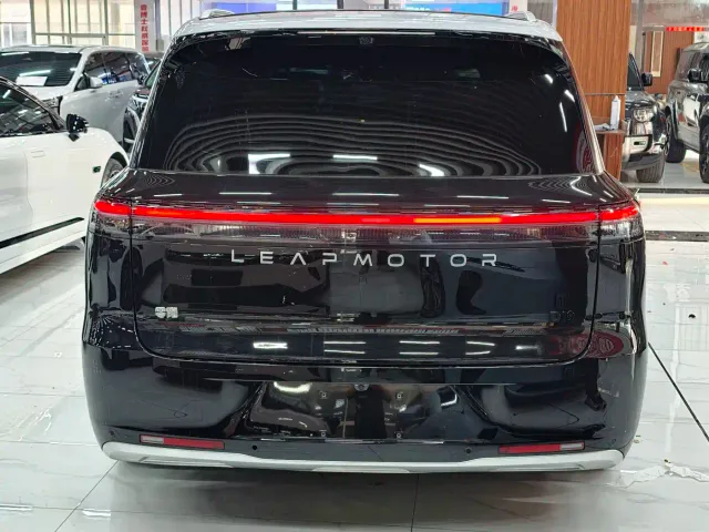Leapmotor D Series — Фото автомобиля 13