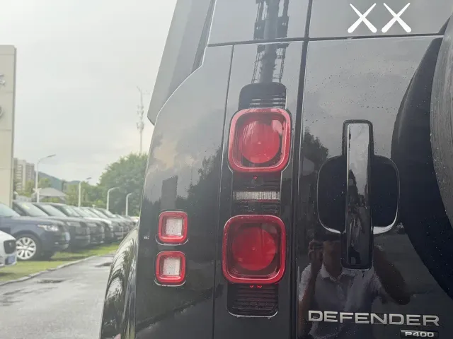 Land Rover Defender — Фото автомобиля 7