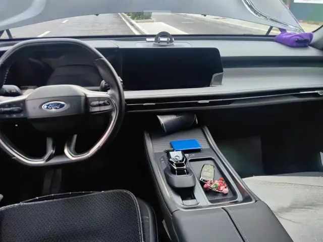 Ford Edge — Фото автомобиля 12