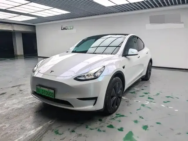 Фотография автомобиля — Tesla Model Y