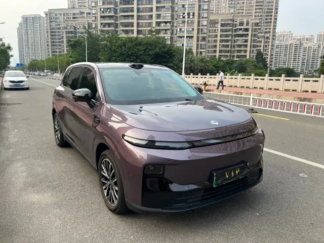 Leapmotor B10 — Фото автомобиля 3