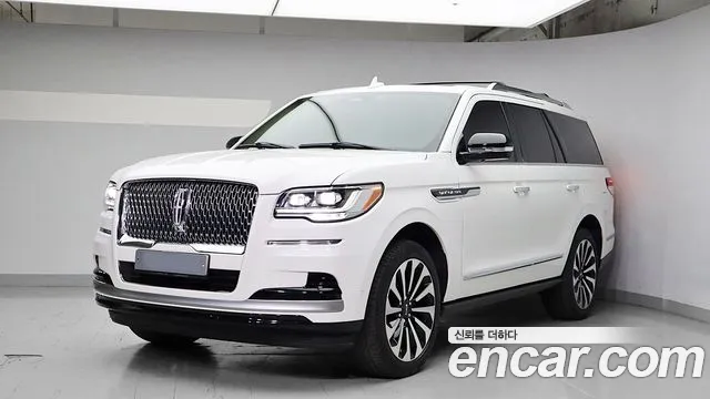 Фотография автомобиля — Lincoln Navigator 4th Gen