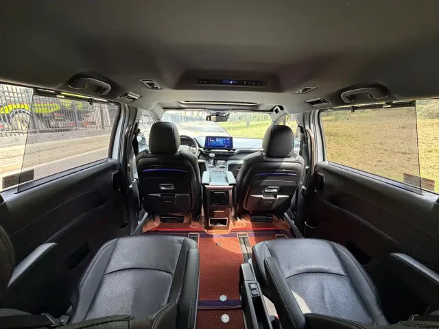 Toyota Sienna — Фото автомобиля 13
