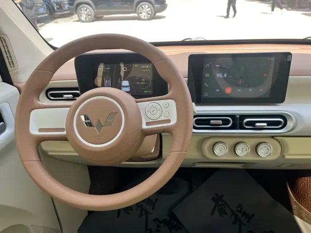 Wuling Hongguang Mini EV — Фото автомобиля 11