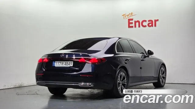Mercedes-Benz E-Class — Фото автомобиля 2